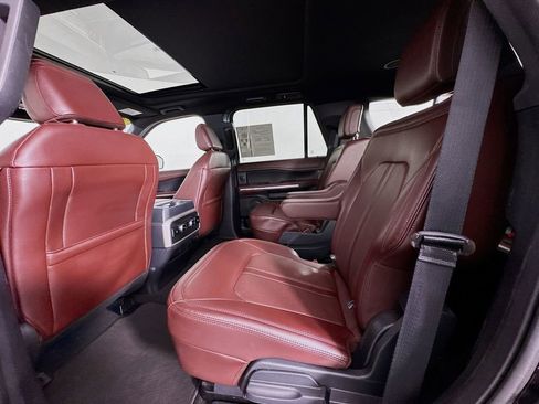 Used 2024 Ford Expedition Limited image 23