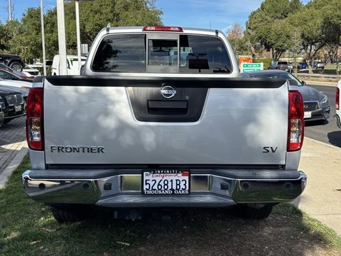 Used 2020 Nissan Frontier SV image 3