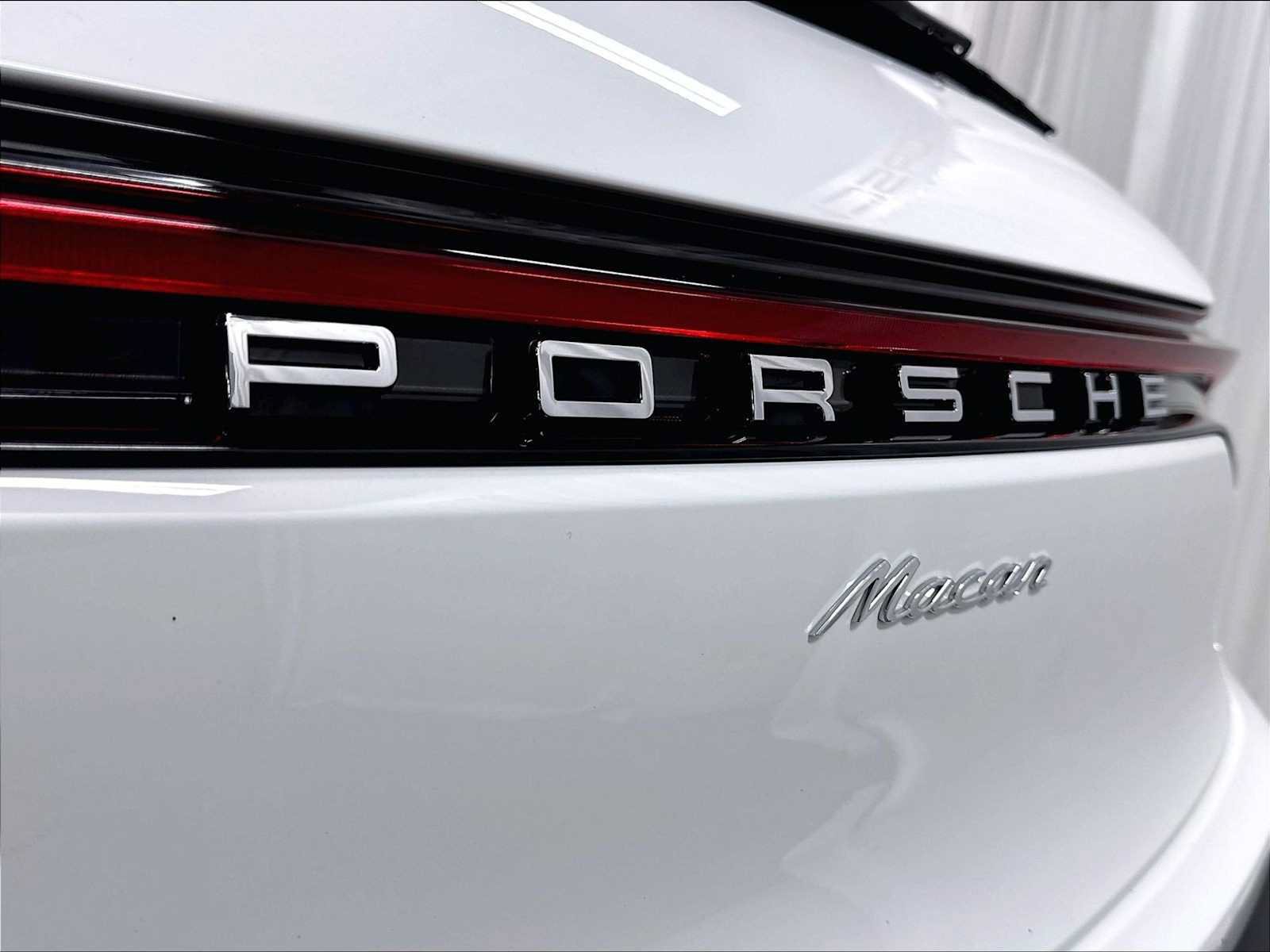 Used 2026 Porsche Macan AWD/4WD image 34