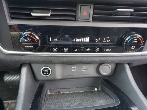 Used 2023 Nissan Rogue SV FWD image 11