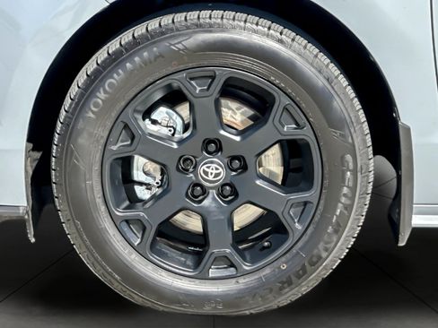 Certified 2025 Toyota Sienna XLE Woodland Edition AWD/4WD image 26