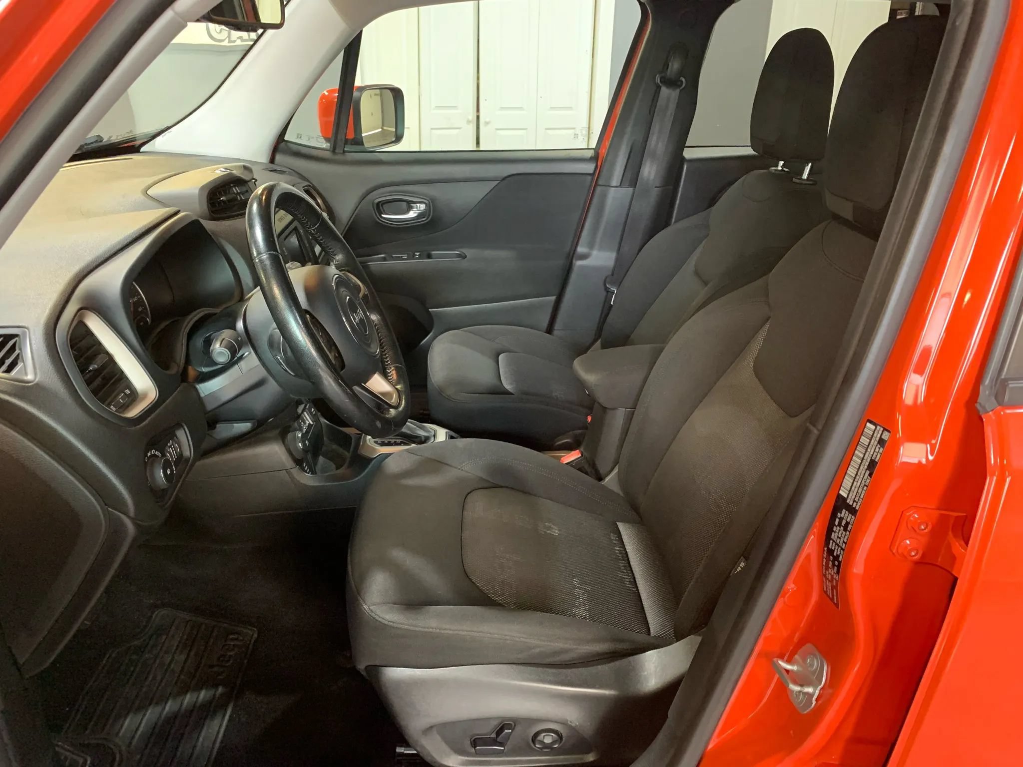 Used 2016 Jeep Renegade Latitude w/ Popular Equipment Group AWD/4WD image 9