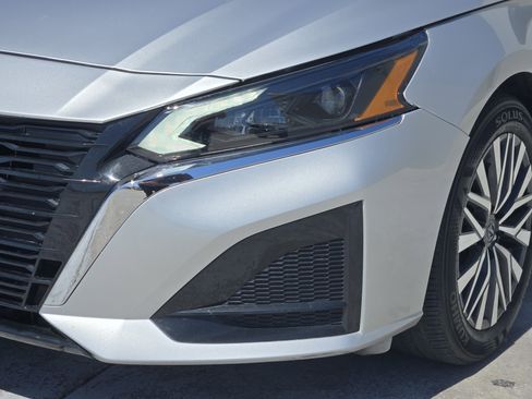 Used 2024 Nissan Altima 2.5 SV image 11