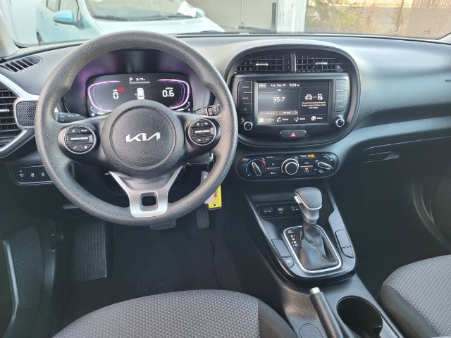 Certified 2025 Kia Soul LX w/ LX Technology Package FWD image 20