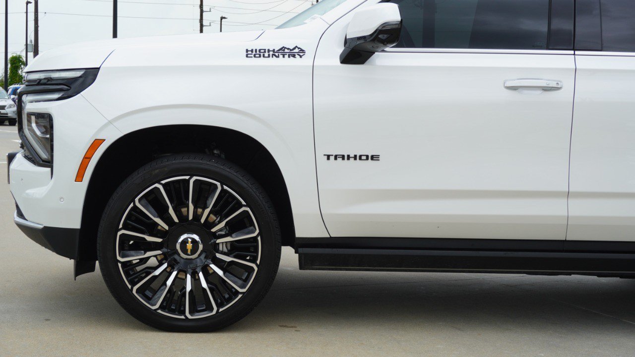 Used 2025 Chevrolet Tahoe High Country AWD/4WD image 10