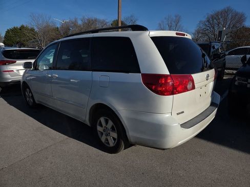 Used 2010 Toyota Sienna XLE image 7