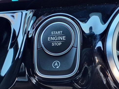 Used 2025 Mercedes-Benz GLA 250 4MATIC image 25