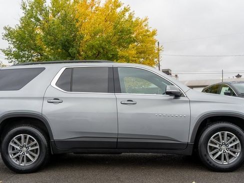 Used 2023 Chevrolet Traverse LT image 5