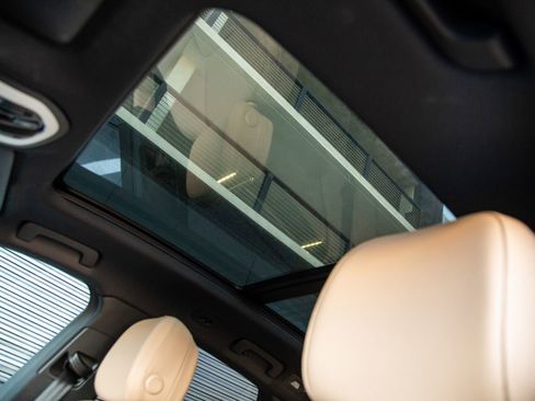 Certified 2023 Porsche Macan S AWD/4WD image 5