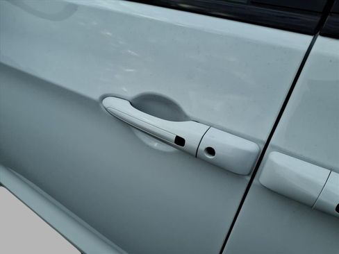 New 2026 Chrysler Pacifica Limited w/ Uconnect Theater Family Group image 19