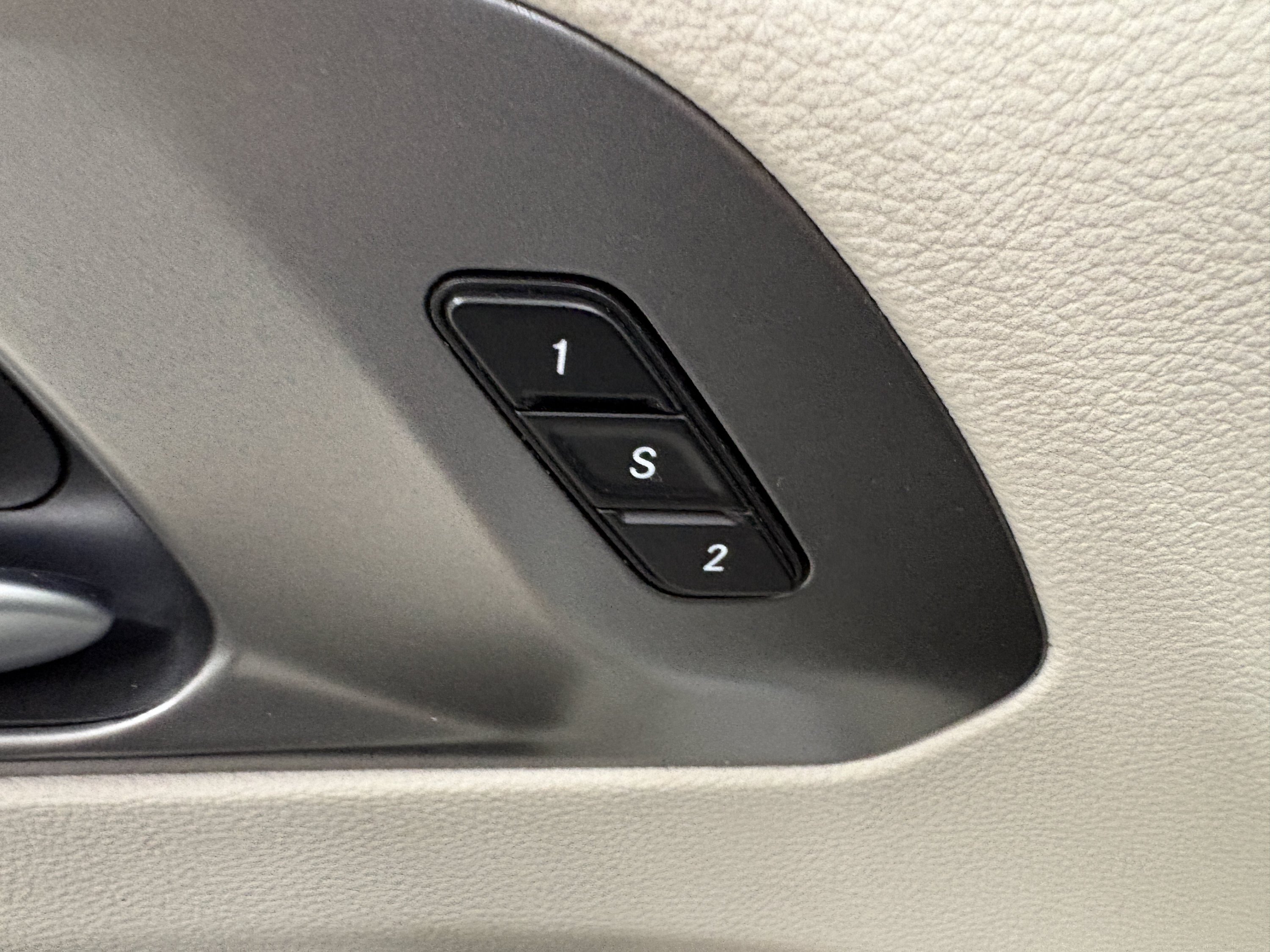 Used 2024 Chrysler Pacifica Touring-L FWD image 26