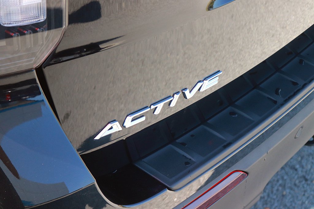Used 2026 Ford Explorer Active RWD image 9