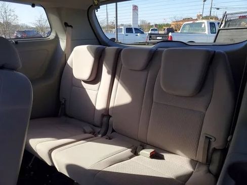 Used 2016 Kia Sedona LX w/ Option Group 020 FWD image 8