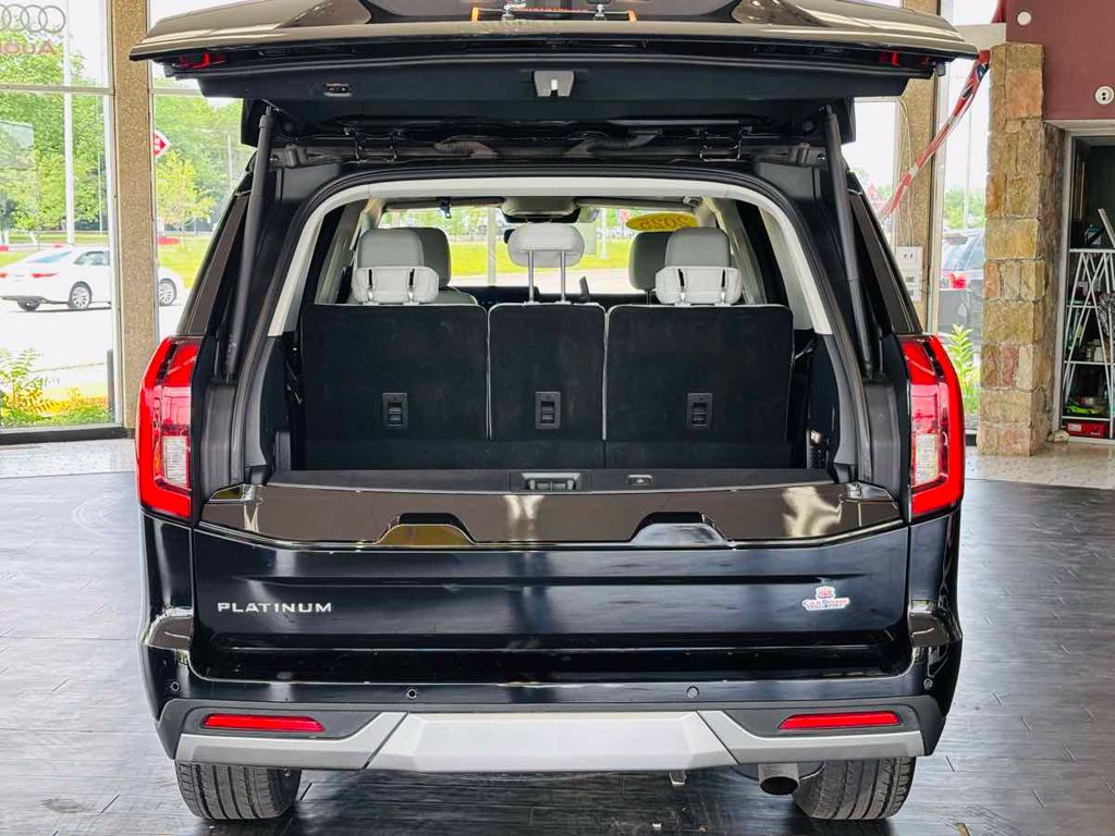 Used 2025 Ford Expedition Platinum w/ Driver's Package AWD/4WD image 11