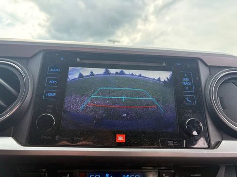 Used 2017 Toyota Tacoma Limited w/ Tow Package image 10