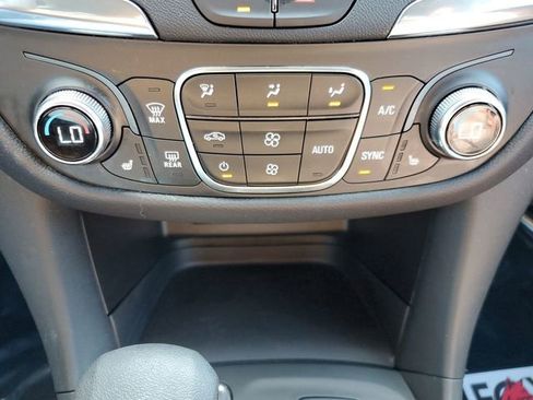 Used 2023 Chevrolet Equinox LT image 17