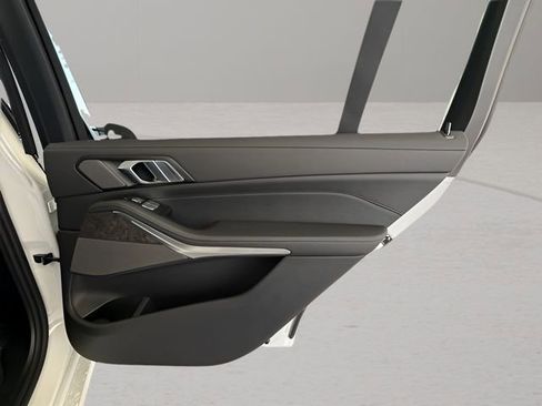 Used 2026 BMW X7 xDrive40i w/ Premium Package image 31