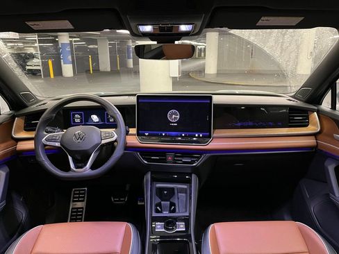 New 2026 Volkswagen Tiguan SEL R-Line AWD/4WD image 7