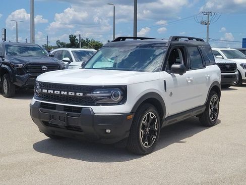 Certified 2025 Ford Bronco Sport Outer Banks w/ Outer Banks Tech Package+ AWD/4WD image 3