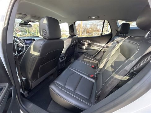 Used 2024 GMC Terrain SLT image 12