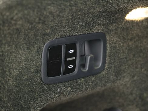 Used 2017 Bentley Bentayga AWD/4WD image 73