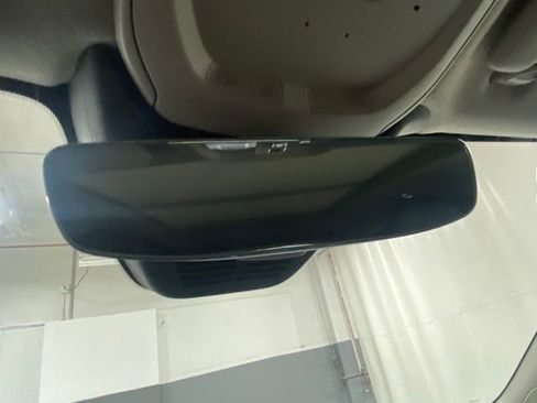 Used 2025 Volvo XC40 B5 Core image 28