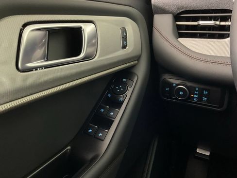 New 2026 Ford Explorer Active w/ Active Comfort Package RWD image 19