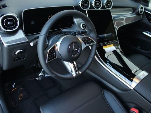 Used 2026 Mercedes-Benz GLC 300 image 4