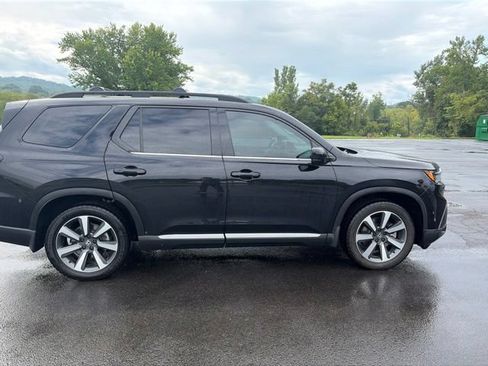 Used 2023 Honda Pilot Touring image 6