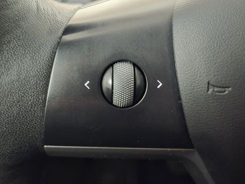 Used 2022 Tesla Model Y Long Range image 21