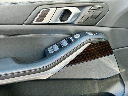 Certified 2024 BMW X7 xDrive40i w/ Premium Package image 18