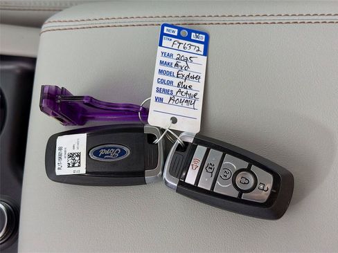 Used 2025 Ford Explorer Active w/ Active Comfort Package AWD/4WD image 4