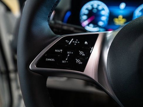 Certified 2025 Mercedes-Benz GLB 250 4MATIC image 15