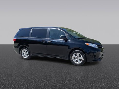 Used 2020 Toyota Sienna L FWD image 3