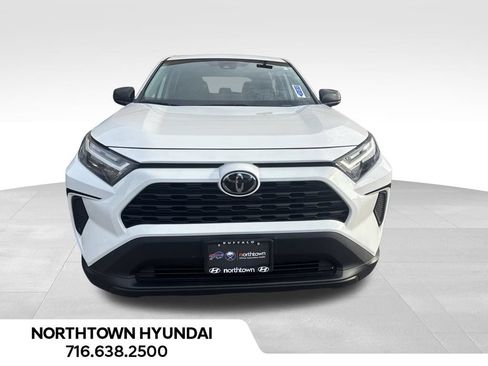 Used 2023 Toyota RAV4 LE AWD/4WD image 2