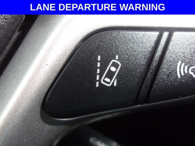 Used 2019 Toyota Highlander XLE AWD/4WD image 7