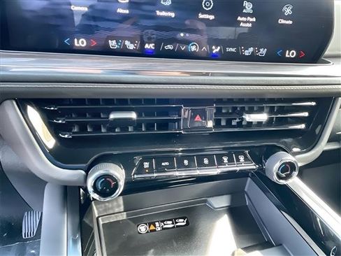 New 2025 Chevrolet Suburban Premier image 6