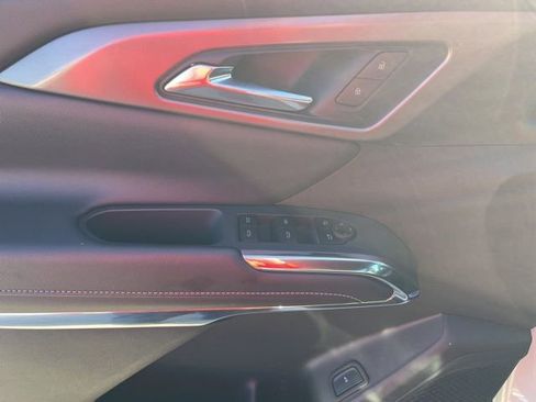 Used 2026 Chevrolet Traverse LT image 9