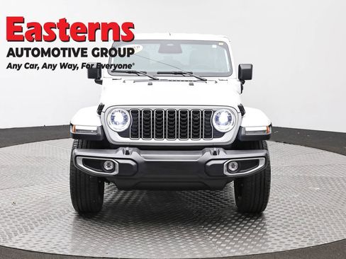 Used 2025 Jeep Wrangler Unlimited Sahara AWD/4WD image 2