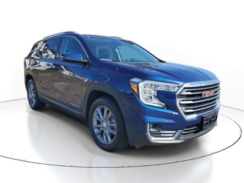 Used 2023 GMC Terrain SLT image 2