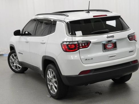 Certified 2024 Jeep Compass Latitude w/ Sun and Sound Group AWD/4WD image 11