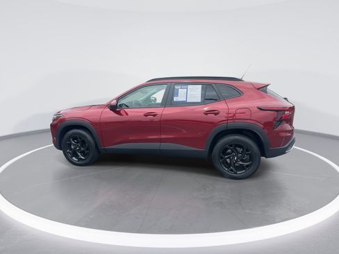Used 2025 Chevrolet Trax LT w/ LT Convenience Package FWD image 6