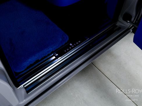 Used 2024 Rolls-Royce Phantom Sedan w/ The Phantom Package RWD image 25