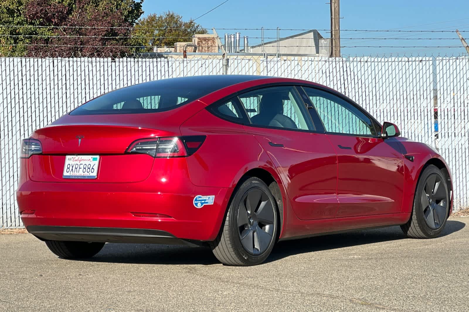 Used 2021 Tesla Model 3 Standard Range Plus RWD image 3