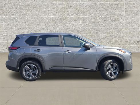 Used 2025 Nissan Rogue SV FWD image 8