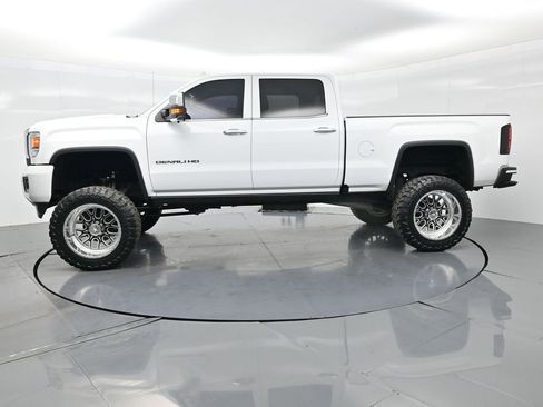 Used 2017 GMC Sierra 2500 Denali w/ Duramax Plus Package image 10