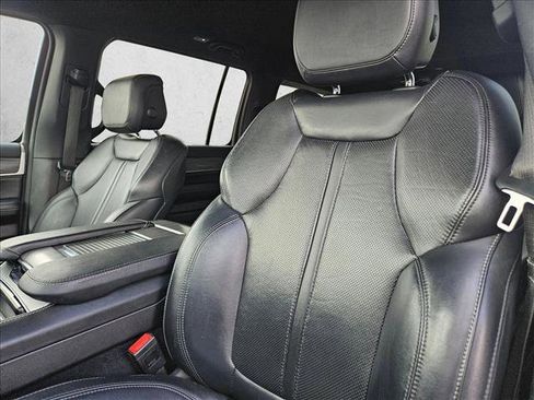 Used 2023 Jeep Wagoneer L Series II image 12