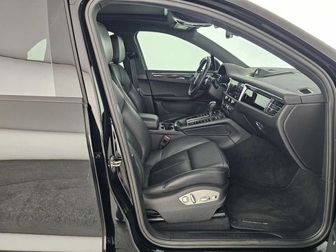Used 2023 Porsche Macan AWD/4WD image 10
