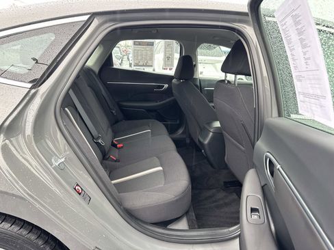 Used 2022 Hyundai Sonata SEL w/ Preferred Accessory Package image 16