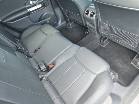 Used 2022 Mercedes-Benz GLB 250 4MATIC image 11